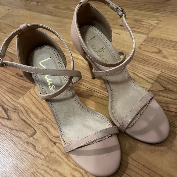 Size 6 Lulu’s Heels - Picture 1 of 4